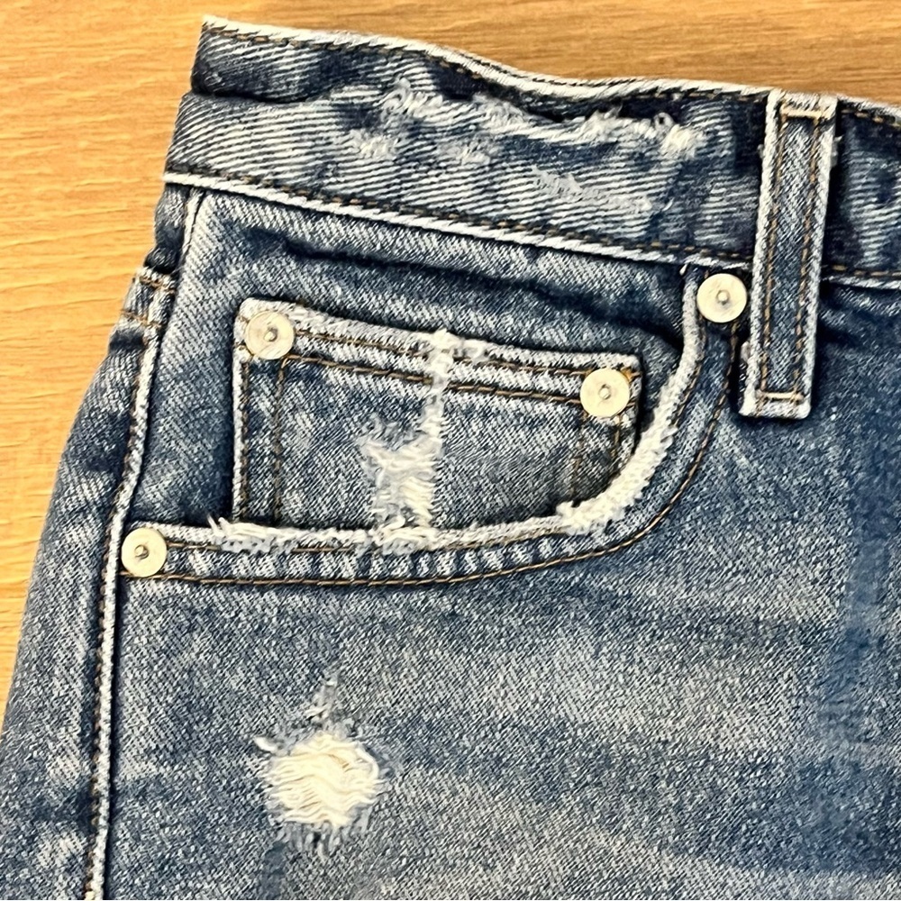 Lovers + Friends | Luca Boyfriend distressed denim Jean shorts Women’s size 26 - Picture 3 of 12